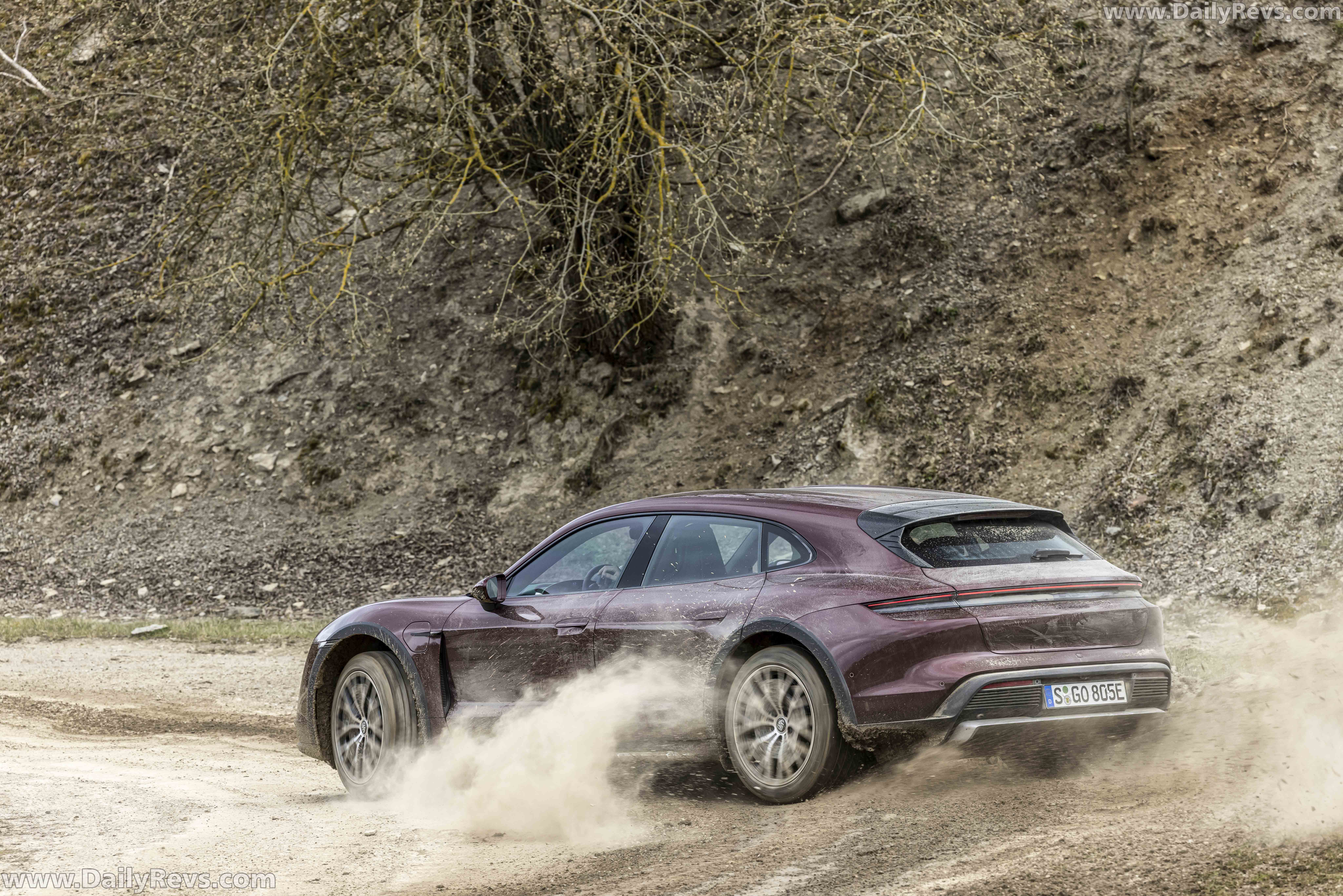Picture of 2022 Porsche Taycan 4 Cross Turismo Cherrymetallic