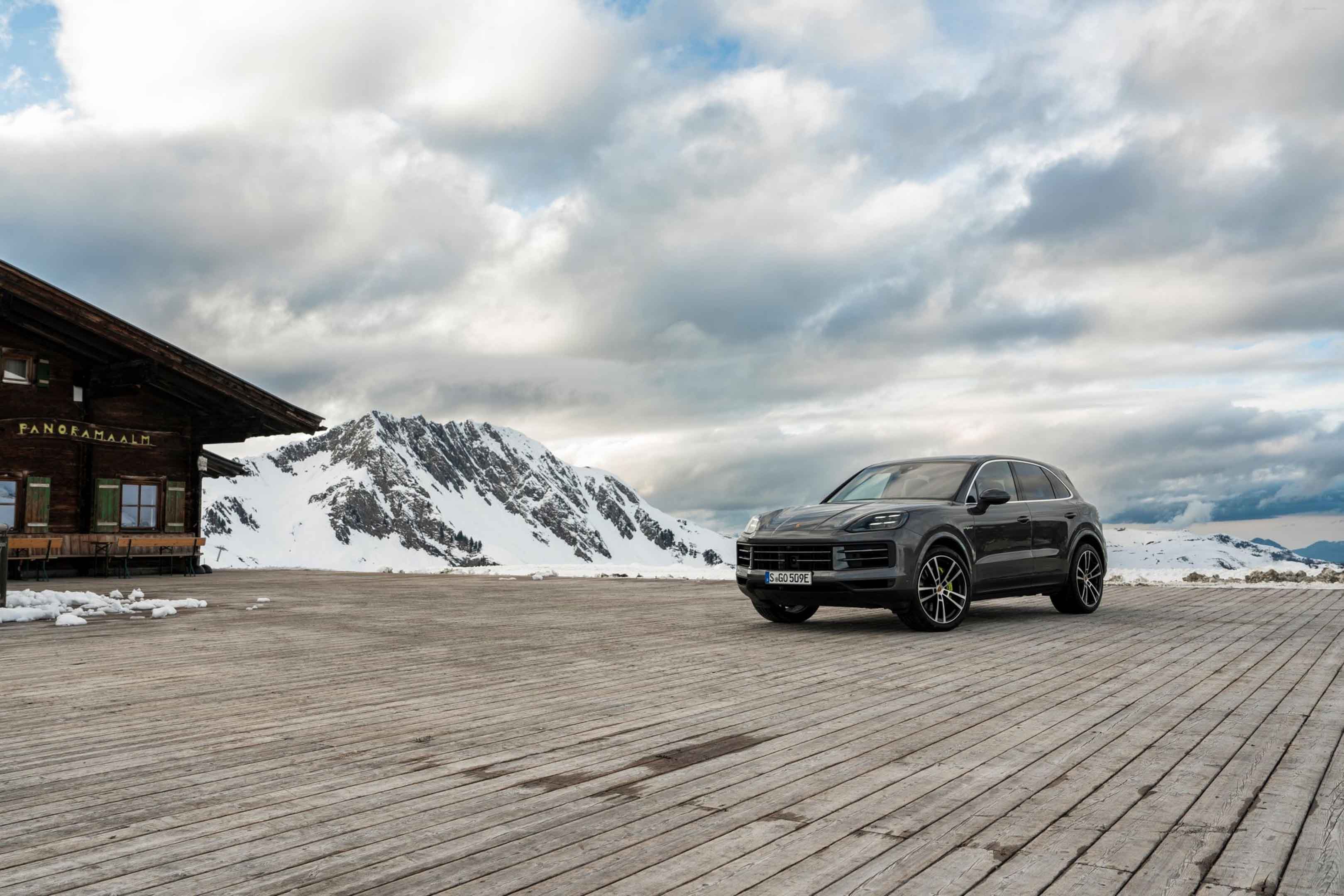 Image for 2024 Porsche Cayenne E-Hybrid Quarzite Grey Metallic - Exteriors, Interiors and Details