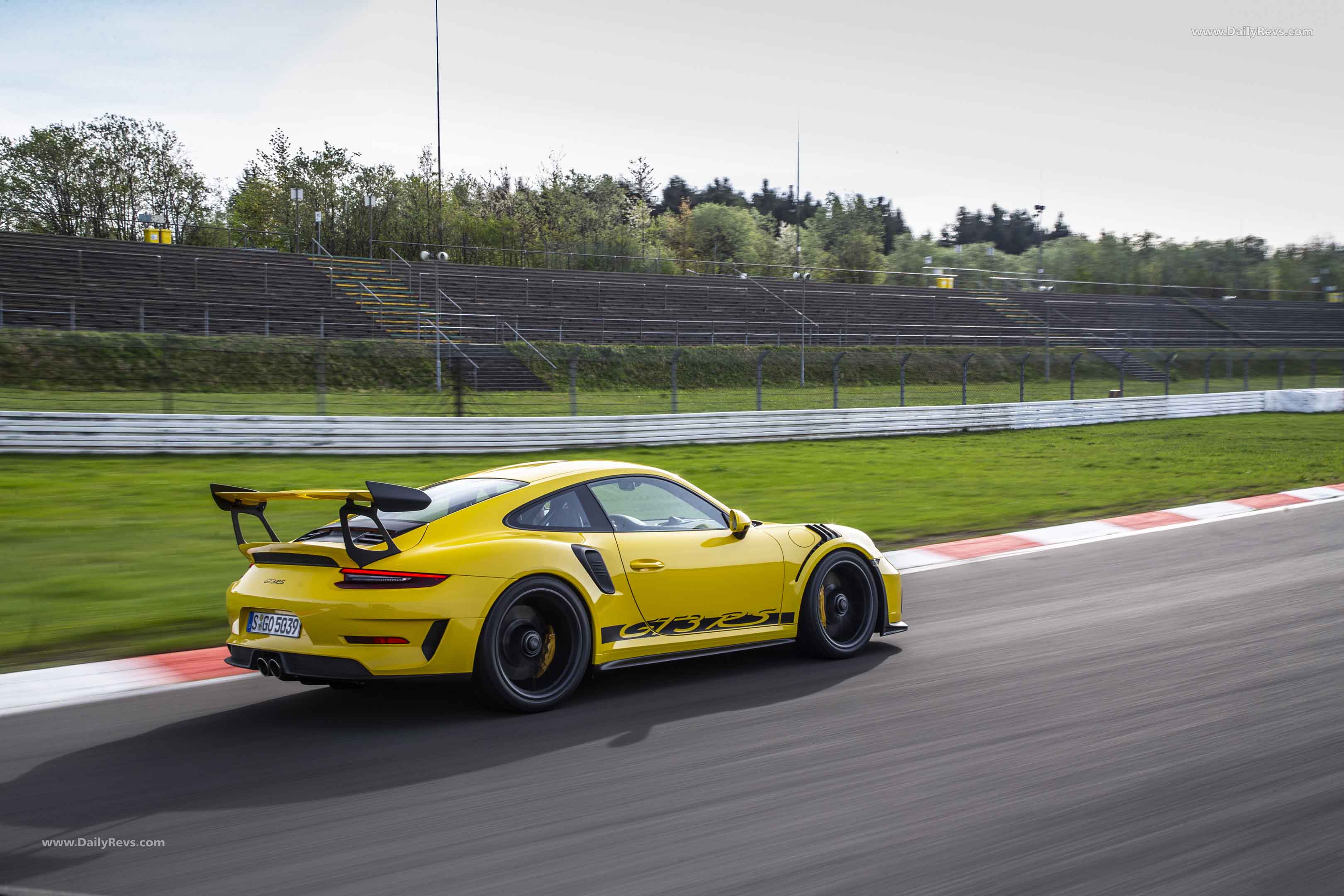 Image for 2019 Porsche 911 GT3 RS - Exteriors, Interiors and Details