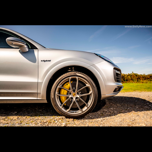 Image for 2020 Porsche Cayenne Coupe Turbo S E-Hybrid UK Version - Exteriors, Interiors and Details