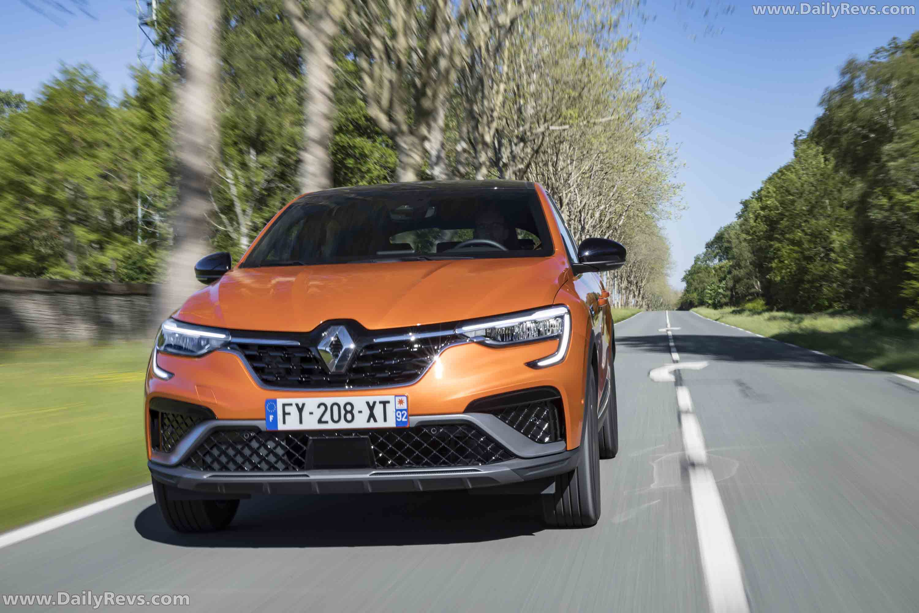 Image for 2022 Renault Arkana E-Tech Valencia Orange - Exteriors, Interiors and Details