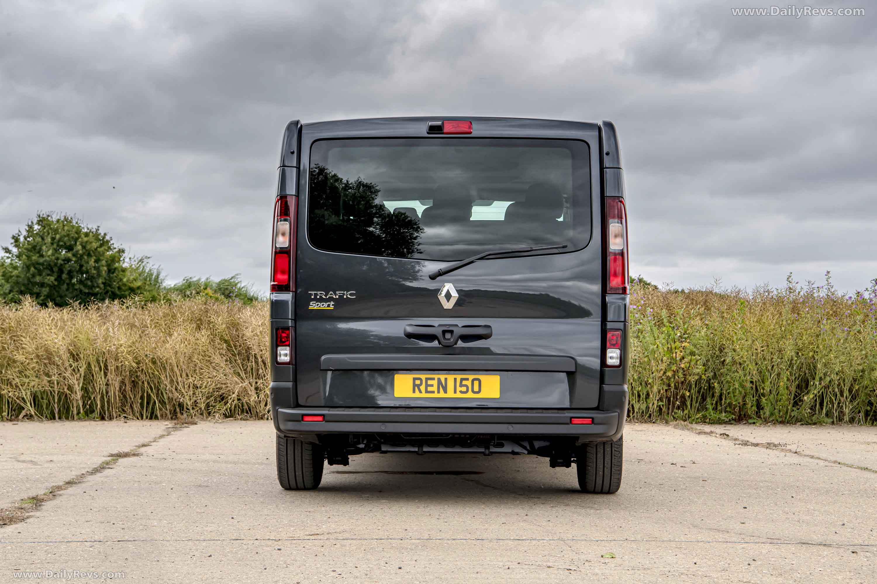 Image for 2021 Renault Trafic Sport UK Version - Exteriors, Interiors and Details