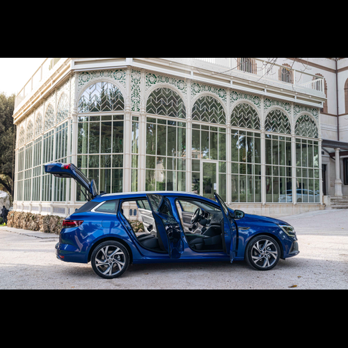 Image for 2020 Renault Megane Estate E-TECH Plug-in UK Version - Exteriors, Interiors and Details