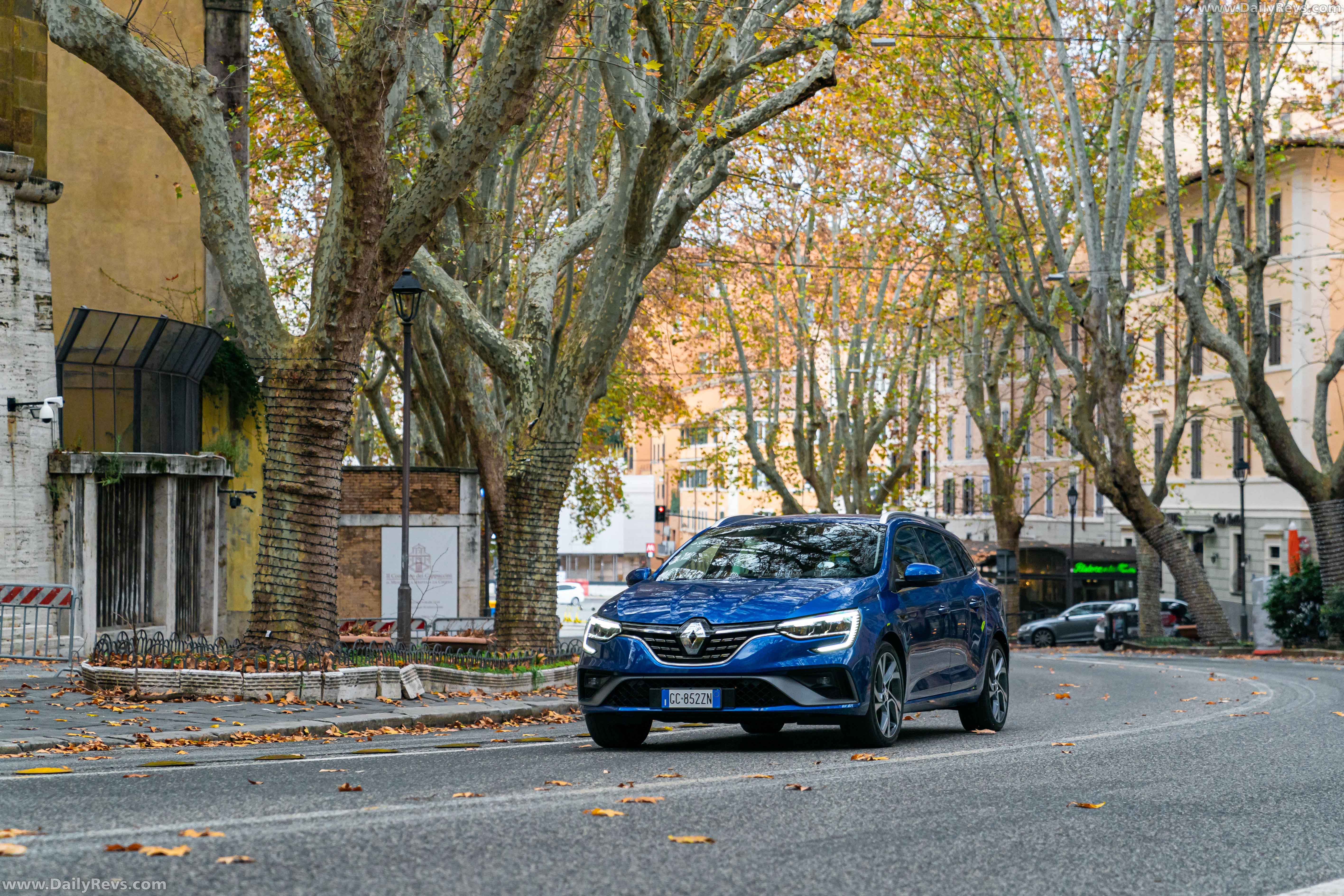 Image for 2020 Renault Megane Estate E-TECH Plug-in UK Version - Exteriors, Interiors and Details