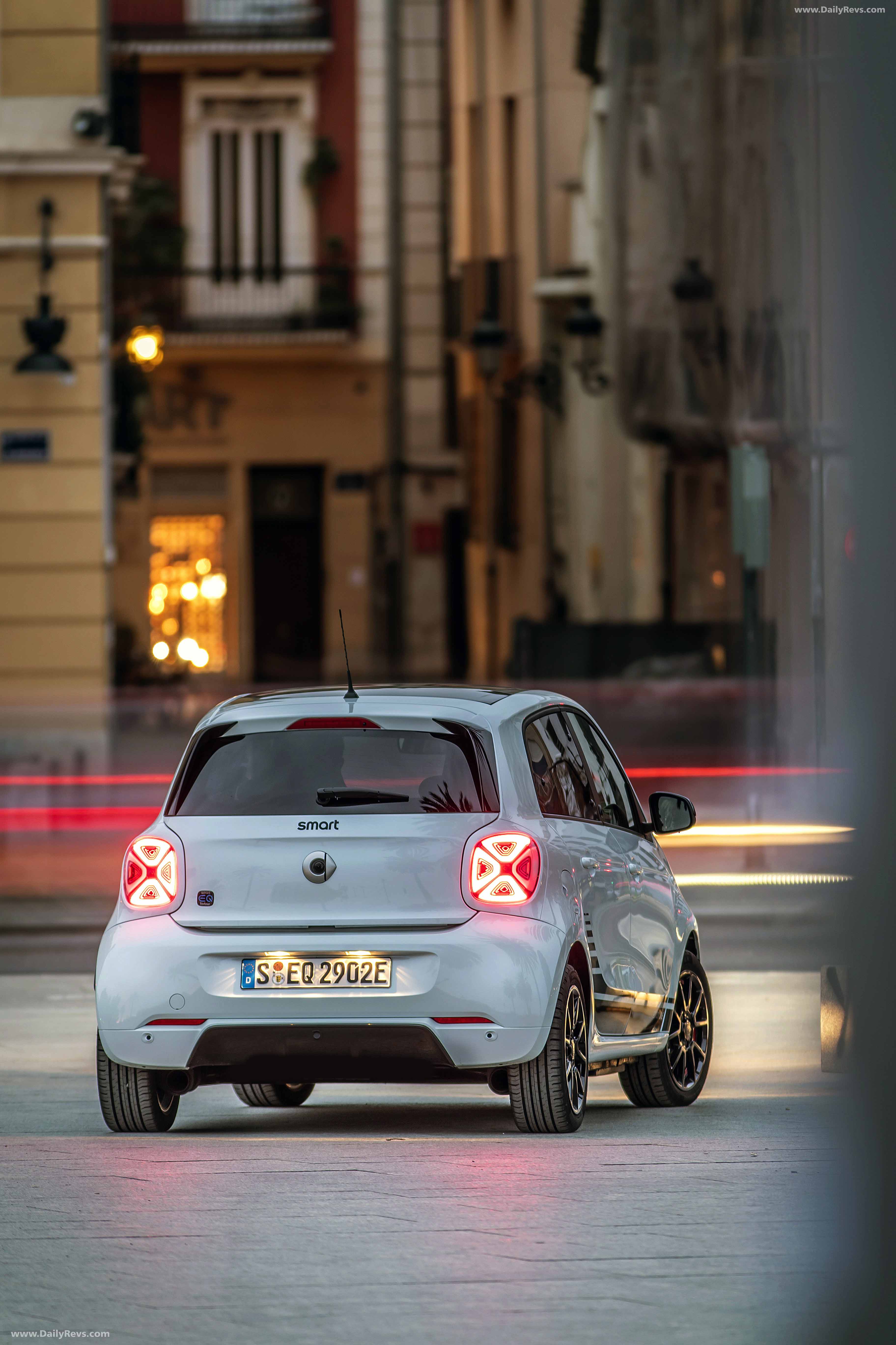 Image for 2020 Smart EQ forfour - Exteriors, Interiors and Details