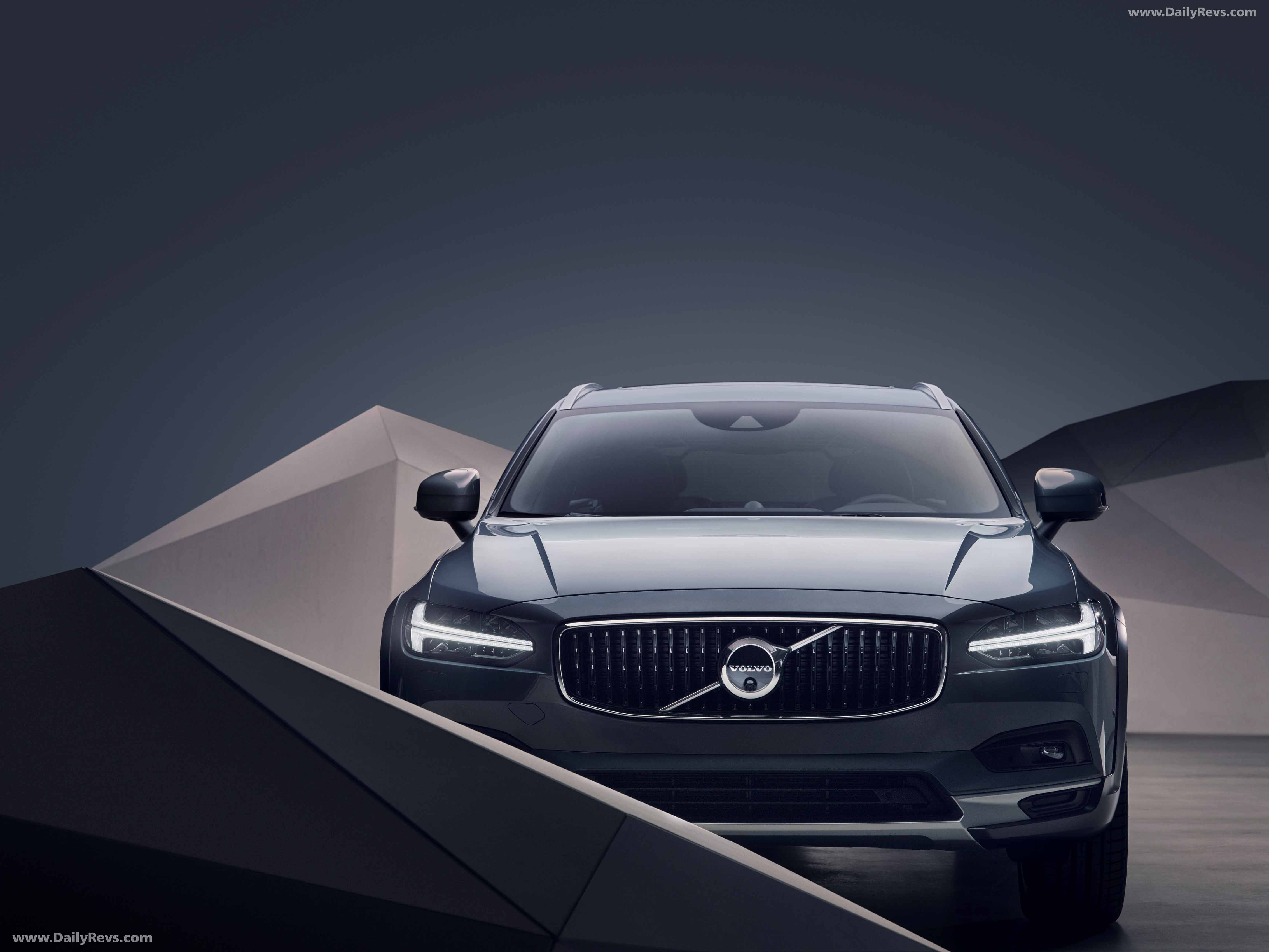 Image for 2020 Volvo V90 Cross Country - Exteriors, Interiors and Details